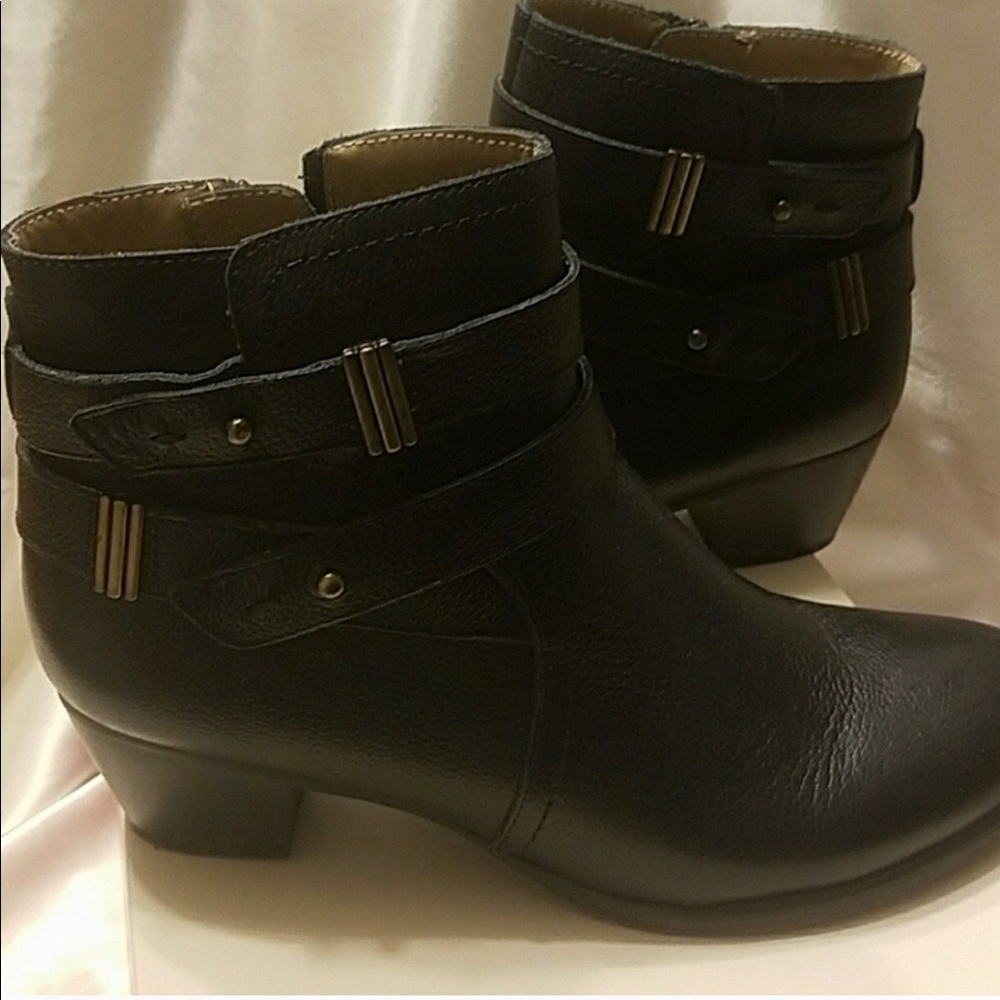 Naturalizer leather boots